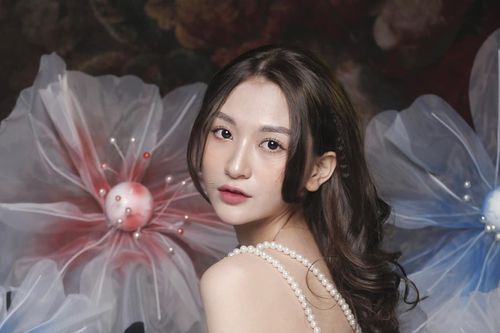 Khoe ảnh nàng thơ, nữ phụ 'Về nhà đi con' làm netizen bàn tán