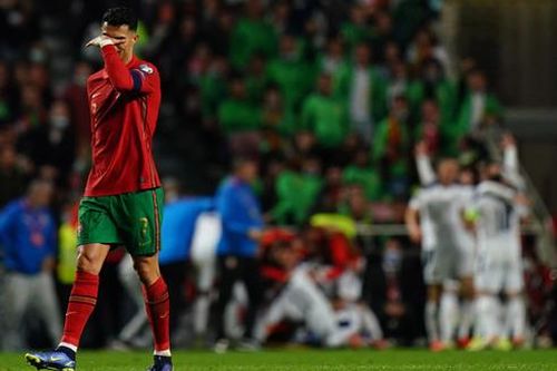 Ronaldo khóc nức nở, Bồ Đào Nha nguy cơ chạm trán đối thủ 'nặng cân' tại vòng play-off