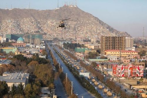 Taliban duyệt binh, khoe dàn vũ khí 'siêu khủng' do Mỹ để lại