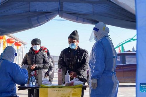 Trung Quốc phát hiện virus SARS-CoV-2 trên bao bì bánh kẹo nhập khẩu từ Nga