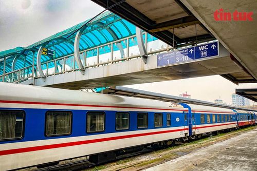 Ga Hà Nội vắng lặng trong ngày đầu bán vé tàu Tết Nhâm Dần