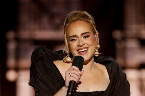 Sự trở lại mạnh mẽ của 'Họa mi nước Anh' Adele sau 6 năm vắng bóng