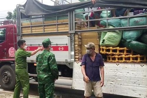 An Giang: Bắt 2 vụ vận chuyển số lượng lớn hóa chất, thuốc tân dược nghi nhập lậu