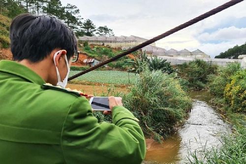 Rủ nhau đi kích cá, 3 người trong một gia đình bị điện giật tử vong