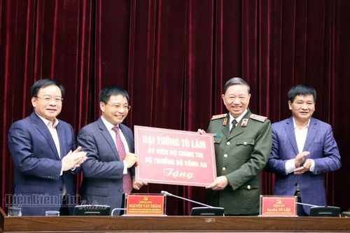 Bộ trưởng Công an Tô Lâm làm việc với Ban Thường vụ Tỉnh ủy Điện Biên