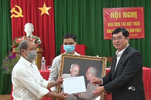 Phó Bí thư Tỉnh ủy Lâm Đồng Trần Đình Văn dự hội nghị mặt trận thôn Kim Phát