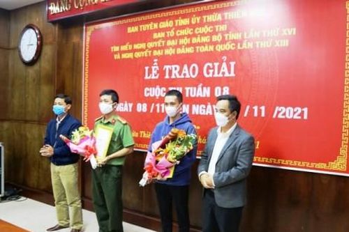 Chính trị - Xã hội Theo dòng thời sự Trao giải tuần thi cuối cuộc thi trắc nghiệm trên Internet tìm hiểu về Nghị quyết của Đảng