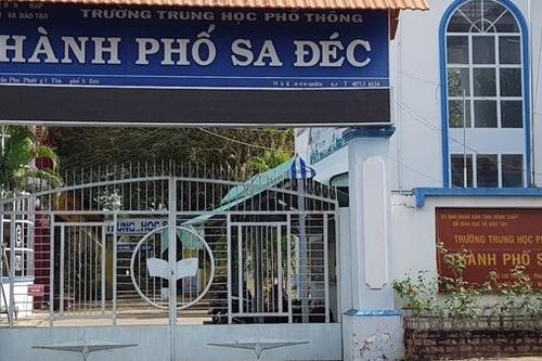 Kiểm điểm giáo viên để lộ ảnh 'nhạy cảm' trong giờ dạy trực tuyến