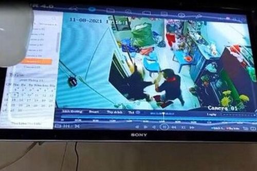 TP.HCM: Điều tra vụ người phụ nữ bán rau bị đuổi chém như phim