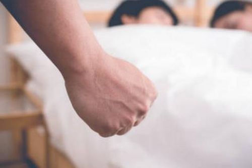 Bị vợ 'cắm sừng', người đàn ông làm điều không thể tưởng tượng với vợ của tình địch