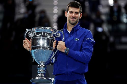 Djokovic nhận danh hiệu kết thúc năm ở ngôi số một thế giới