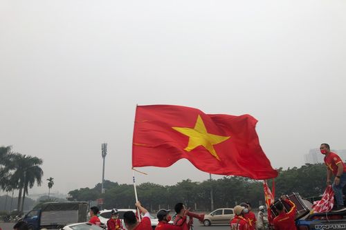 'Chảo lửa' Mỹ Đình rực sắc đỏ trước trận gặp Ả Rập Xê Út