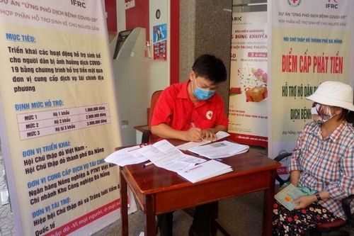 Gia đình bà Thanh Trúc (Bến Tre) có 3 người được nhận hỗ trợ