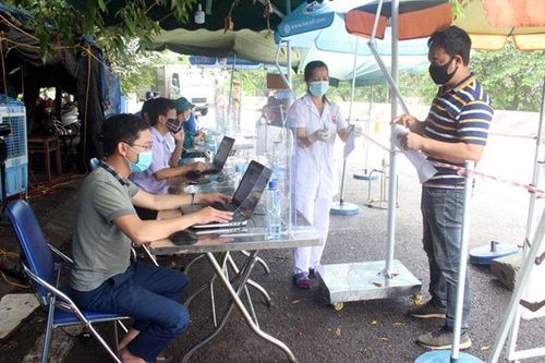 Ấn tượng đẹp về thầy, cô giáo đi chống dịch
