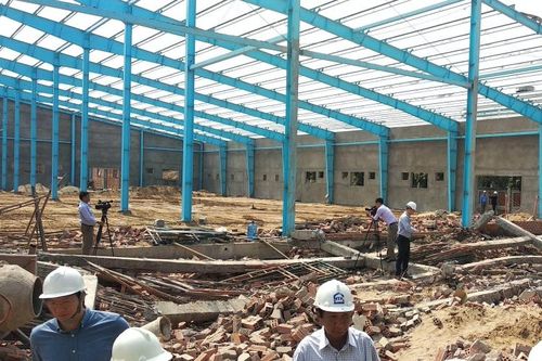 Cách chức Phó trưởng Ban Quản lý khu công nghiệp tỉnh Vĩnh Long