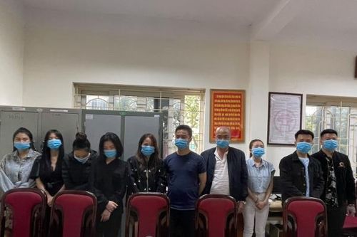Quán bar núp bóng cà phê, bán bóng cười bật nhạc mạnh cho khách 'chơi' ma túy thâu đêm