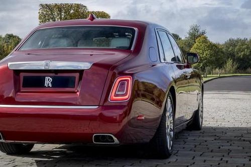 Triệu hồi Rolls-Royce Phantom do lỗi camera chiếu hậu