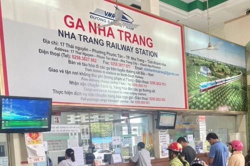 Doanh thu gần 3 tỷ đồng trong ngày đầu mở bán vé tàu Tết