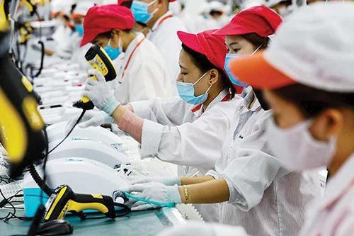 Thu hút, ưu đãi: Kéo lao động trở lại làm việc