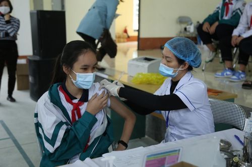 Triển khai tiêm vắc xin phòng Covid-19 cho hơn 7.000 học sinh khối THCS