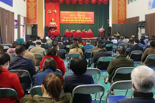 Cử tri thành phố Lào Cai quan tâm việc cấp quyền sử dụng đất cho các hộ dân