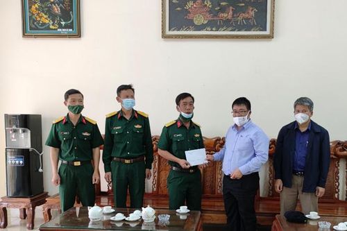 Bí thư Huyện ủy Đức Trọng thăm lực lượng làm nhiệm vụ tại Bệnh viện dã chiến