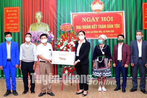 Lãnh đạo tỉnh dự Ngày hội đại đoàn kết toàn dân tộc tại huyện Chiêm Hóa và Yên Sơn