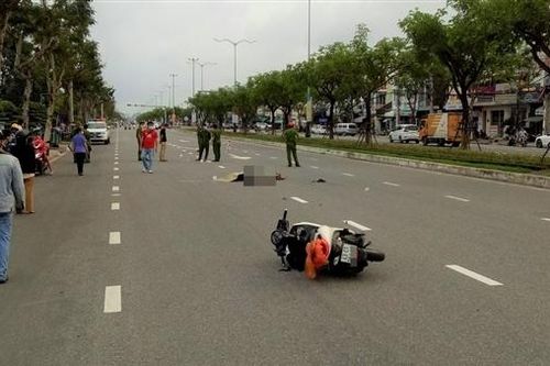 Điều khiển xe máy bị ngã giữa đường, 2 thiếu niên thương vong