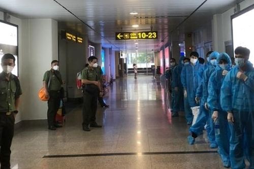 Công an TP Hồ Chí Minh trục xuất 14 người nước ngoài nhập cảnh trái phép