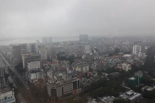 Không khí tại Hà Nội chuyển biến xấu, người dân hạn chế ra ngoài trời