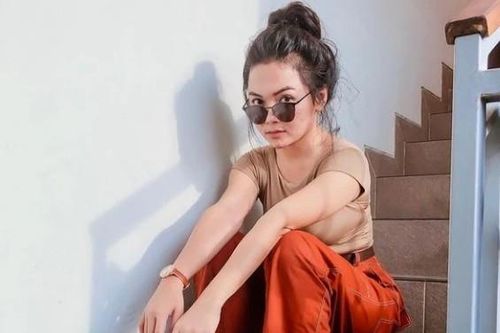 Các cô gái phải trả giá khi trở thành KOL