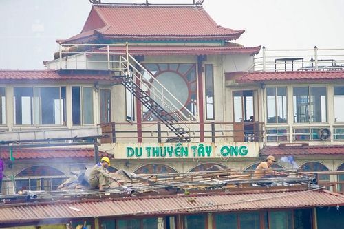 Hà Nội: Tháo dỡ các thuyền bỏ hoang neo đậu nhiều năm tại hồ Tây
