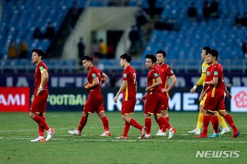 Báo Hàn Quốc: Vòng loại thứ ba World Cup 'quá sức' với tuyển Việt Nam