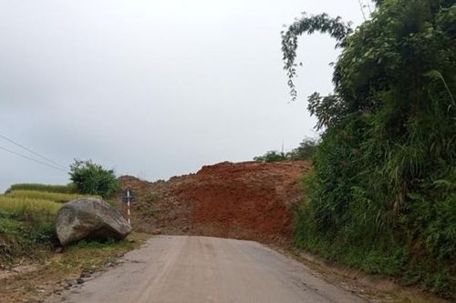Thanh Hóa: Khắc phục sự cố sạt lở tại Quốc lộ 15C