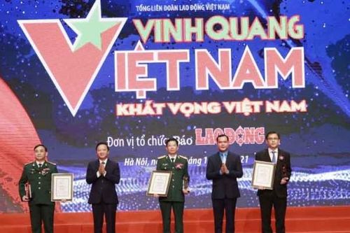Tôn vinh những tấm gương tiêu biểu tại chương trình 'Vinh quang Việt Nam' năm 2021