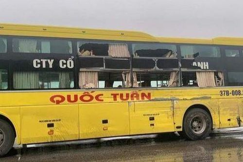 Xe khách giường nằm va chạm xe buýt, 1 bảo vệ tử vong