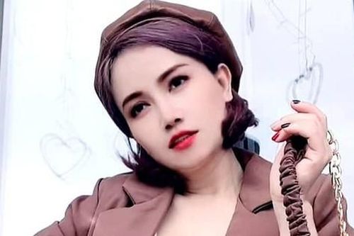 Cô Xuyến 'Về nhà đi con': 'Càng một mình càng phải xinh đẹp rực rỡ'