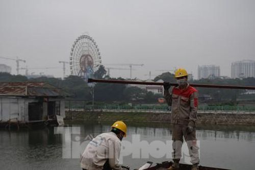 Cận cảnh tháo dỡ bến du thuyền 'ma' nhiều năm ở hồ Tây