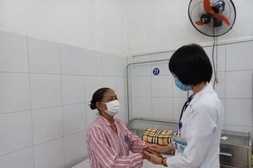Nội soi gắp thành công mảnh xương dài 1,5cm trong phế quản bệnh nhân