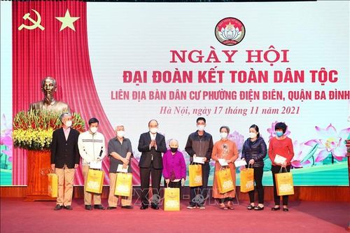 Chủ tịch nước dự Ngày hội Đại đoàn kết toàn dân tộc tại phường Điện Biên, Hà Nội