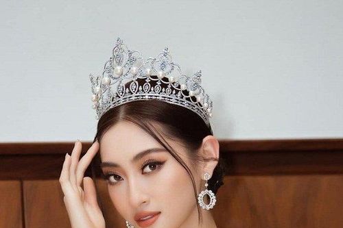 Hoa hậu sở hữu đôi chân dài nhất làng giải trí Việt và thành tích học tập đáng nể