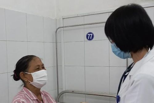 Gắp thành công xương nằm hơn một tháng trong phế quản nữ bệnh nhân