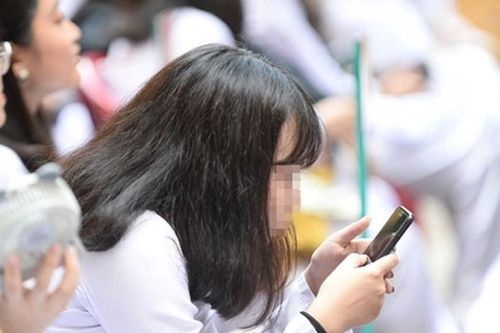 Xin gia hạn nộp các khoản tiền đầu năm, nữ sinh nghẹn ngào khi nhận được dòng tin nhắn của cô giáo