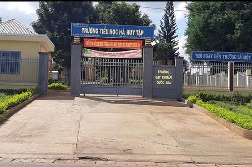 Cách chức hiệu trưởng 'giam' học bạ học trò nghèo vì không đóng tiền quỹ