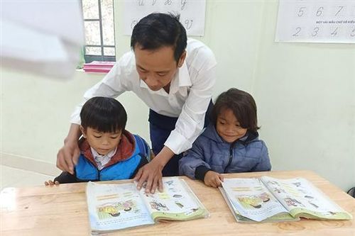 Người thầy tình nguyện ở lại các điểm trường khó khăn