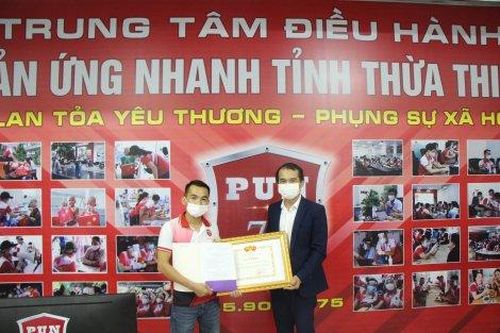 Y tế - Sức khỏe Trao tặng giấy khen và 200 bộ đồ bảo hộ cho các thành viên PUN 75