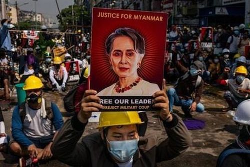 Bà Aung San Suu Kyi bị buộc tội gian lận bầu cử