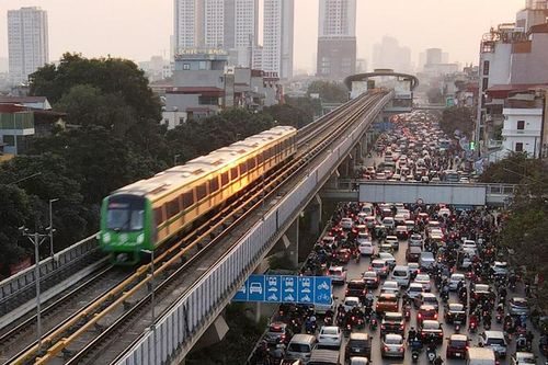 Từ tàu điện trên cao nhìn về điều chỉnh quy hoạch