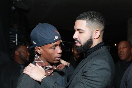 Travis Scott và Drake bị kiện sau đêm nhạc chết người