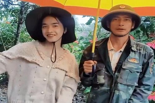 'Hot girl dân tộc' lộ mặt phụ huynh, netizen trầm trồ vì điển trai